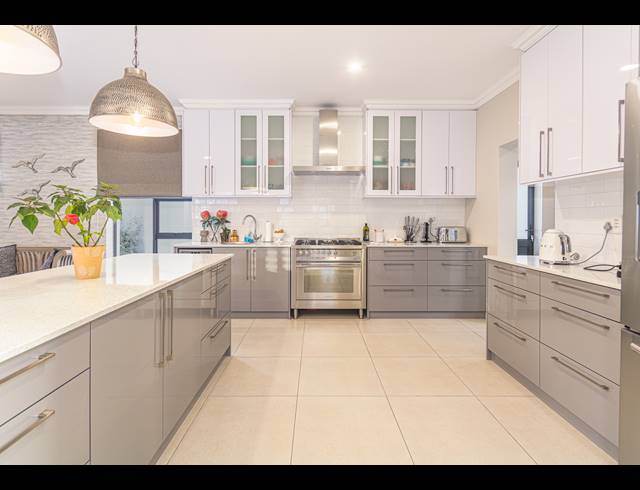 5 BEDROOM FREEHOLD FOR SALE IN SAGEWOOD